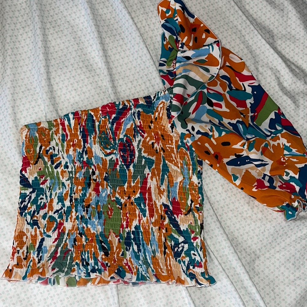 One shoulder top